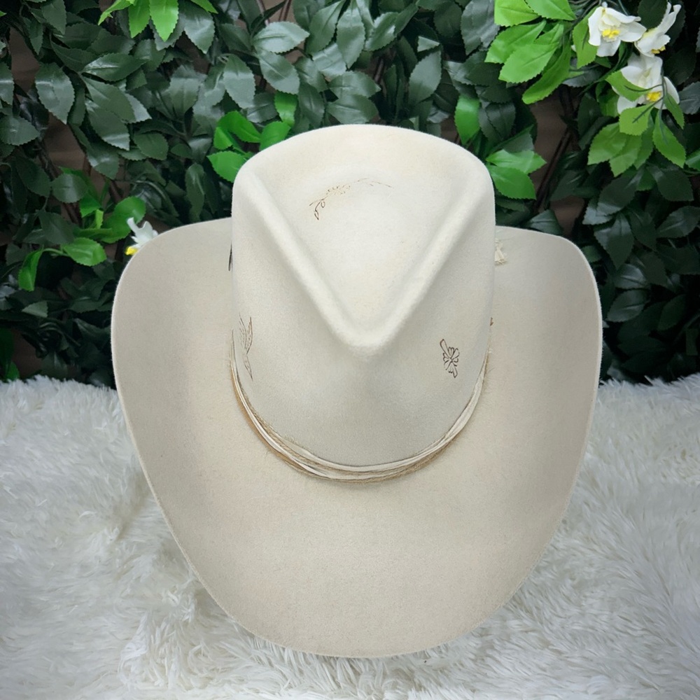 Chic Cream Western Hat Lucky
